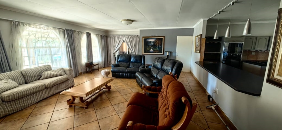 5 Bedroom Property for Sale in Parys Free State